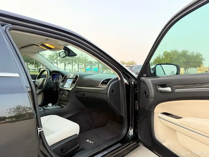 كرايسلر C300 2017 نظيف 47