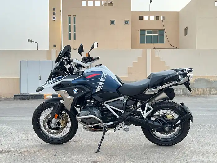 TROPHY Motorcycle 2023 BMW دباب 4