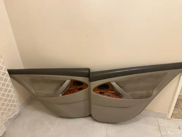 ديكورات ابواب خلفيه كامري تخشيبه نظيفه خاليه من الكسور 2