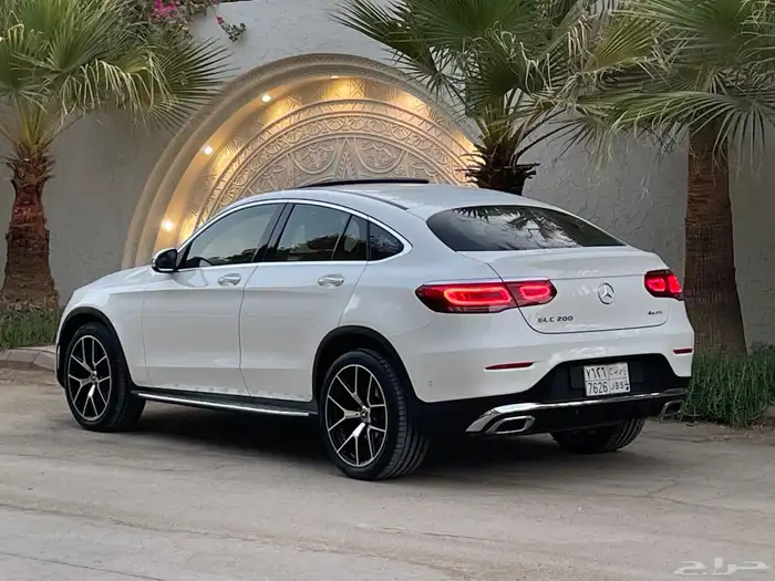 مرسيدس GLC200 4matic 2021 نظيف جدا بحال الوكاله 10
