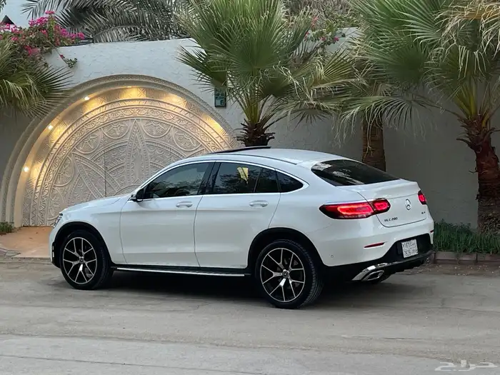 مرسيدس GLC200 4matic 2021 نظيف جدا بحال الوكاله 11