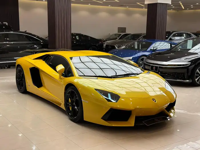 Lamborghini Aventador 2013 1