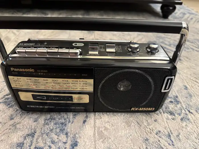 للبيع مسجلPanasonic  اخوه الجديد شغل ع الشرط كاسيت وراديو 0