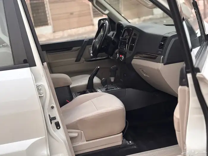 ميتسوبيشي باجيرو GLS 2022 17