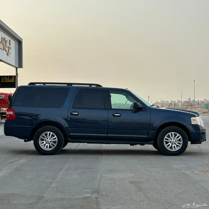 فورد اكسبديشن 2013 طويل بدي وكاله نص فل XLT 7