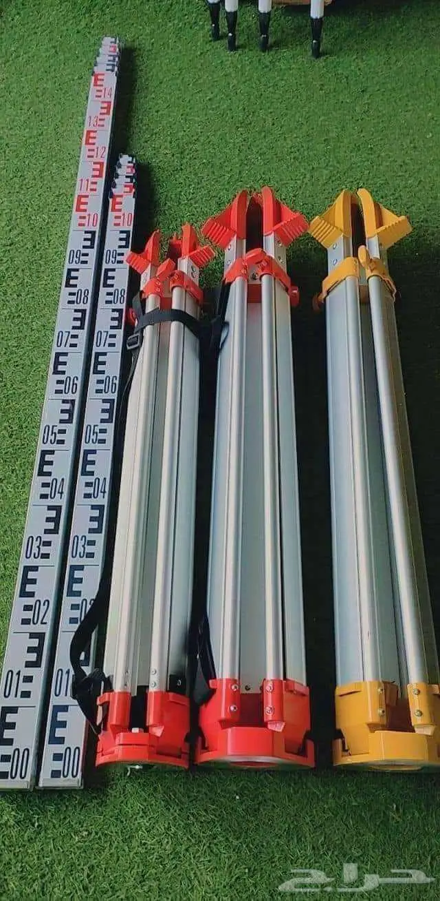 للبيع   حوامل أجهزة المساحة (خشب وألمنيوم) 1