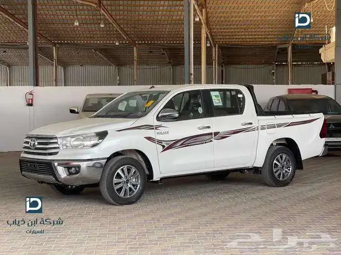 تويوتا هايلوكس بنزين GLX2 جير عادي جنوط 2025 0