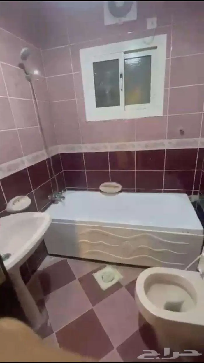 شقة مجدده مكونة من 5 غرف بحي الصفا 3
