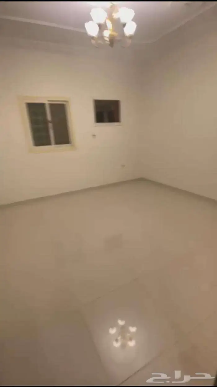 شقة مجدده مكونة من 5 غرف بحي الصفا 1