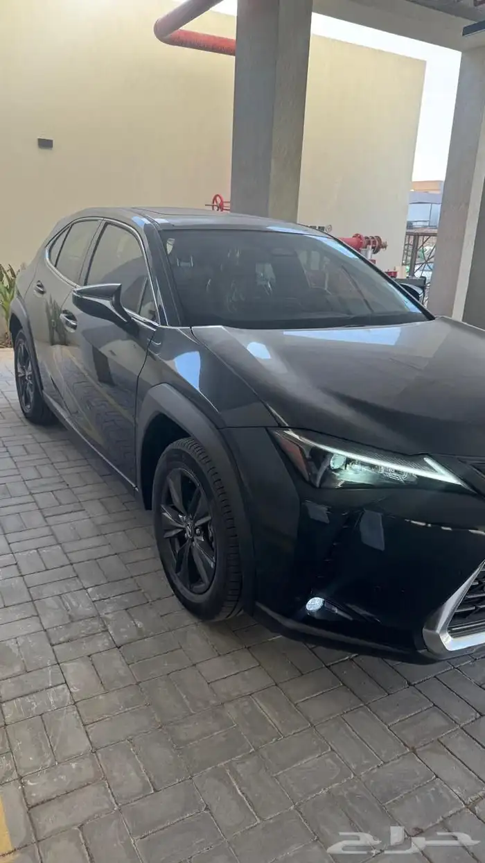 لكزس UX300h بحالة الوكالة 11