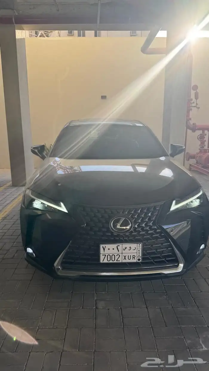 لكزس UX300h بحالة الوكالة 0