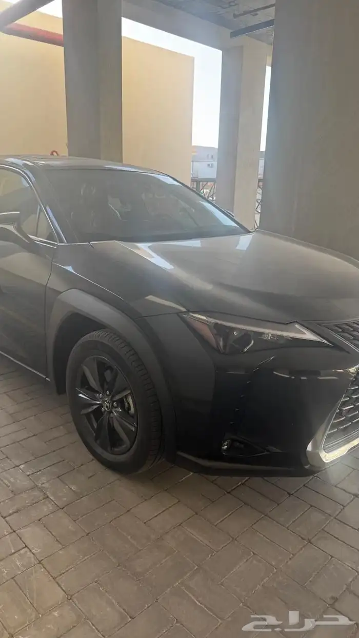 لكزس UX300h بحالة الوكالة 17