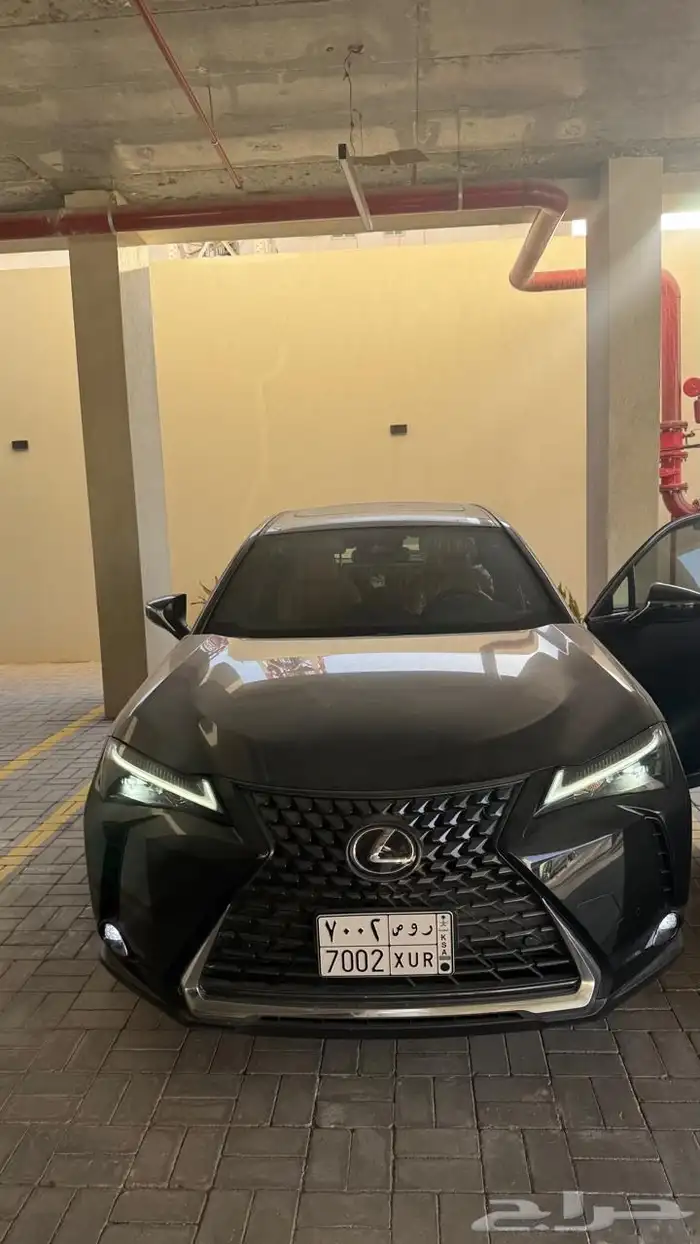 لكزس UX300h بحالة الوكالة 3