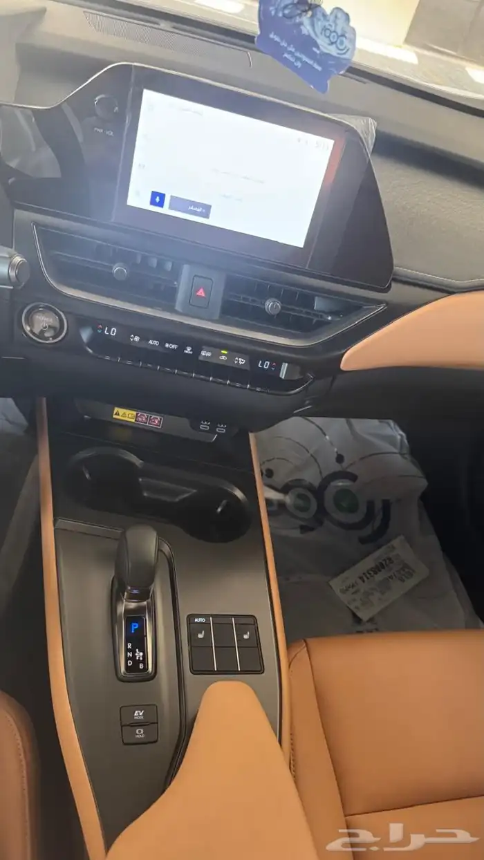 لكزس UX300h بحالة الوكالة 12