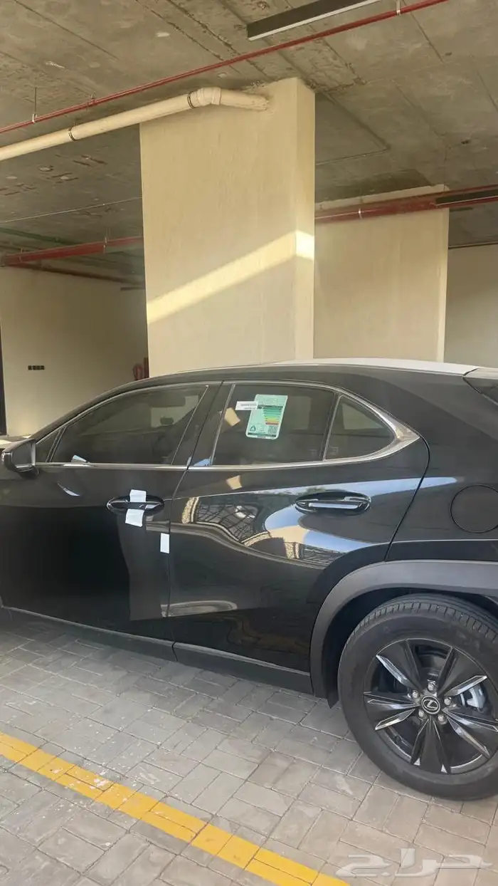 لكزس UX300h بحالة الوكالة 8