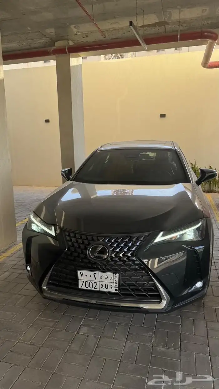لكزس UX300h بحالة الوكالة 10