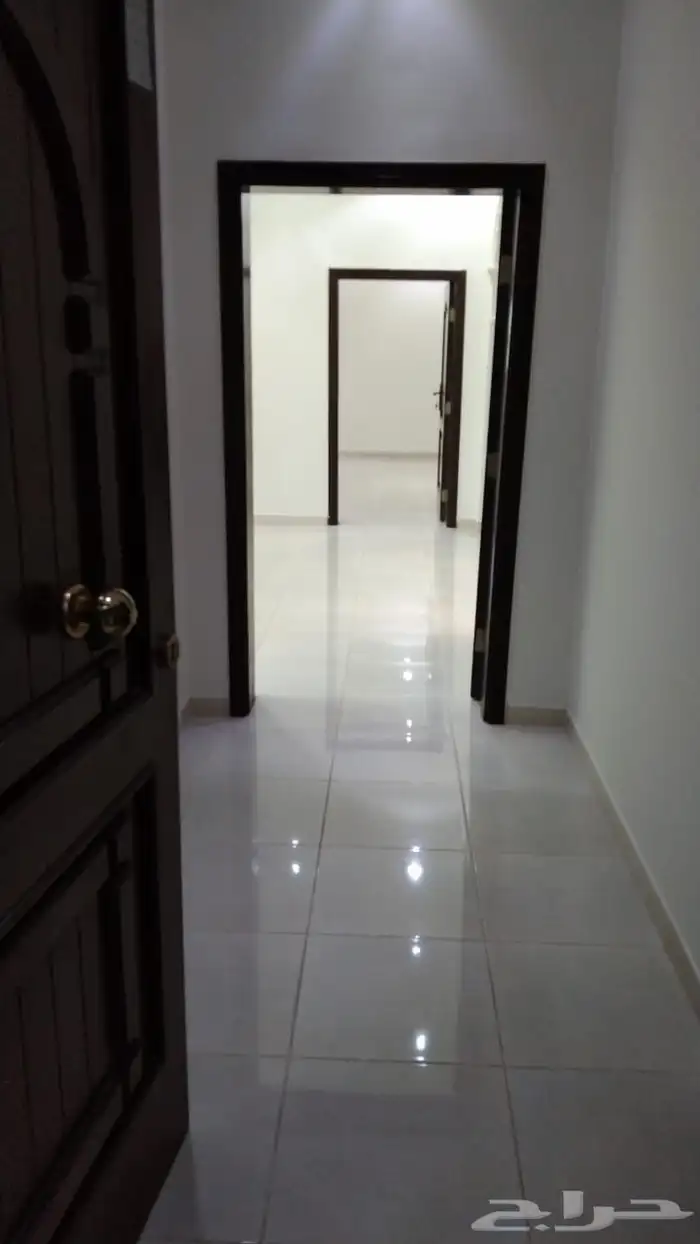 شقه ثلاث غرف بحي الرياض مستخدمه تواصل واتساب 0