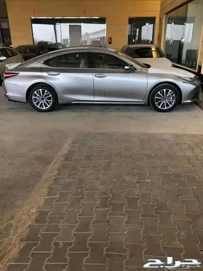 لكزس ES 350 فئه CA موديل 2025 بقسط 2695 الحسن 2