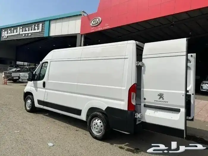 ايجار باص فان بيجو شهري 0