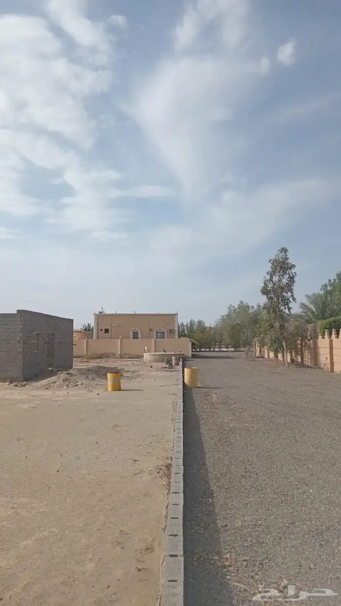 للبيع او للايجار مزرعه فيها استراحه وعدد 4بيوت بهجره السرداح 2