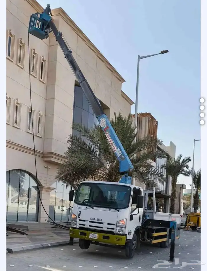 Boom truck caren with baskit for rent 6