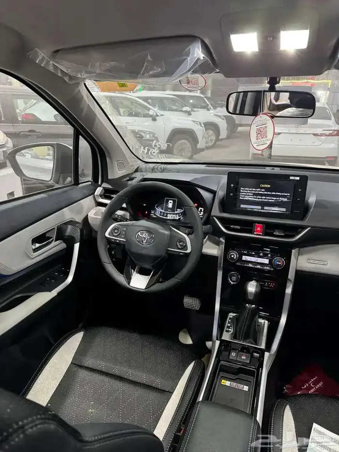 تويوتا فيلوز GLX بنزين 2025 4