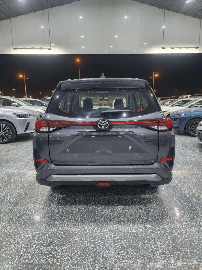 تويوتا فيلوز 2025 Glx رمادي 3