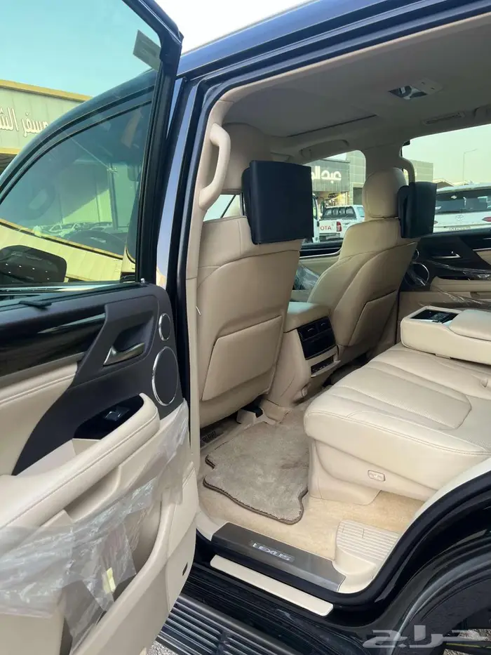 لكزس LX570 موديل 2021 - معرض خلف للسيارات 6