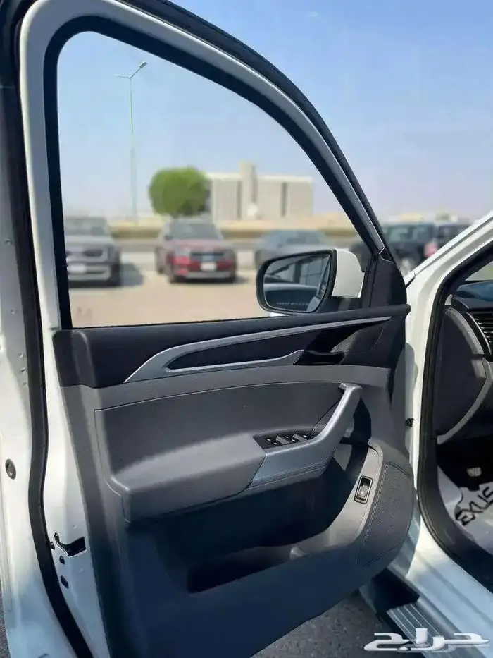 MG T60 لاكجري 2.0 جير اتوماتيك بنزين موديل 2024 3
