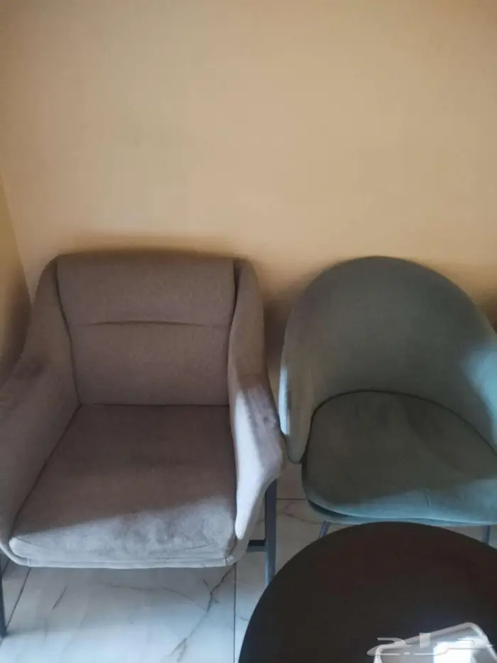 كراسي مع ثلاجه عرض كلها بحاله ممتازه 7