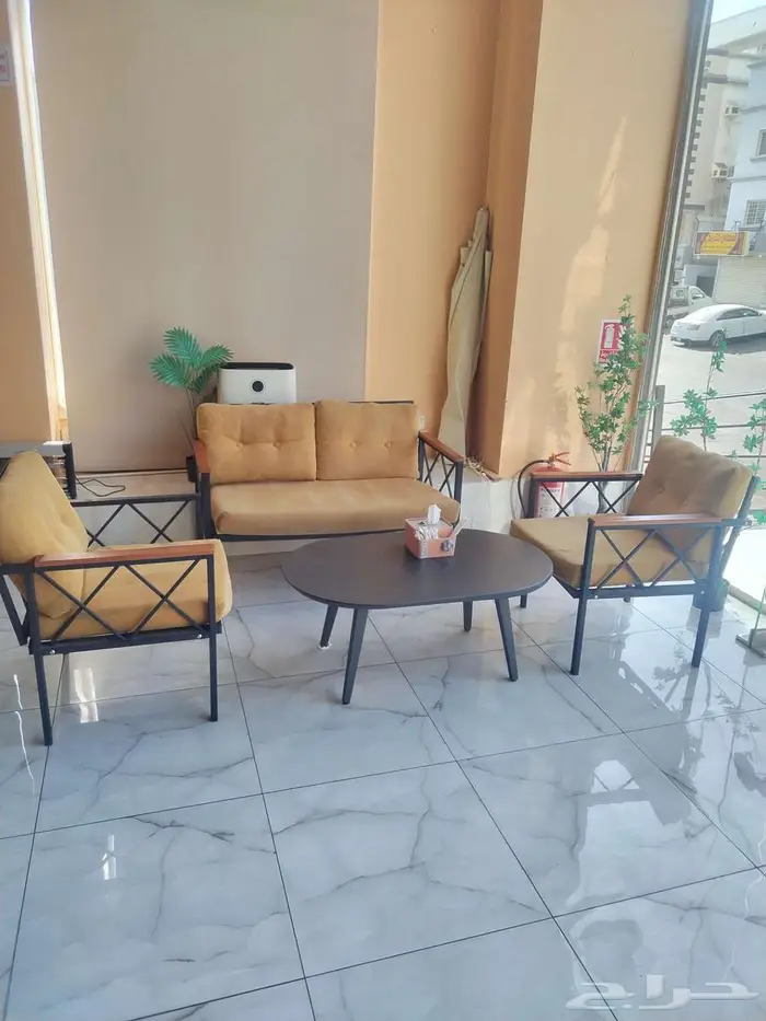 كراسي مع ثلاجه عرض كلها بحاله ممتازه 8