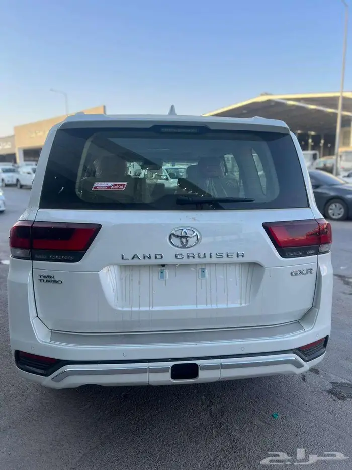 لاندكروزر GXR4 بنزين 2025 3