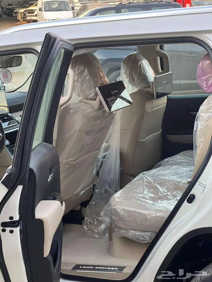 لاندكروزر GXR4 بنزين 2025 9