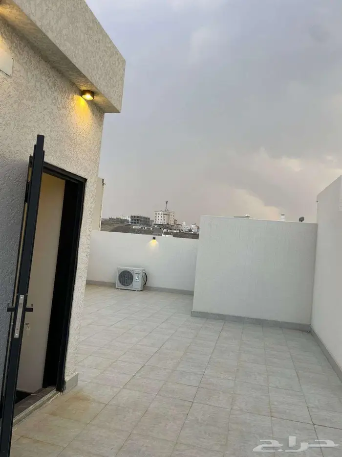 شقة على البلاط 4 غرف بخدماتها جديد وتشطيب راقي 6