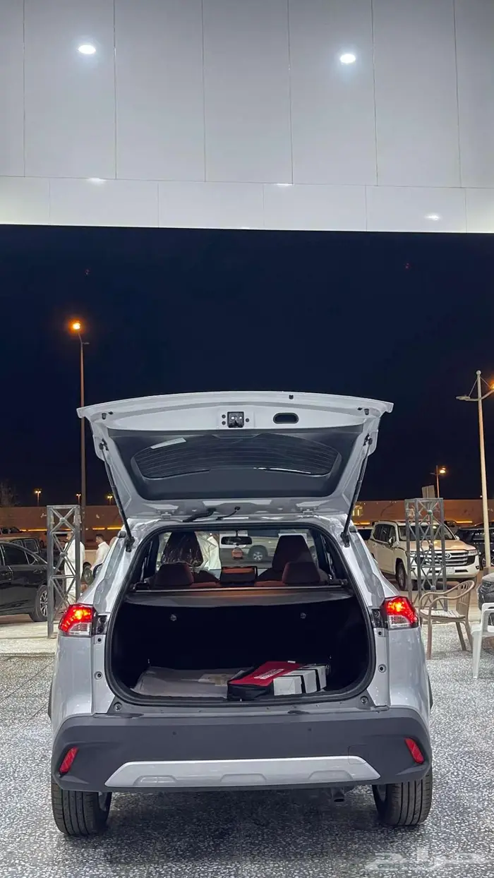 تويوتا كورولا كروس XLE نص فل م 2025 عرض خاص 12