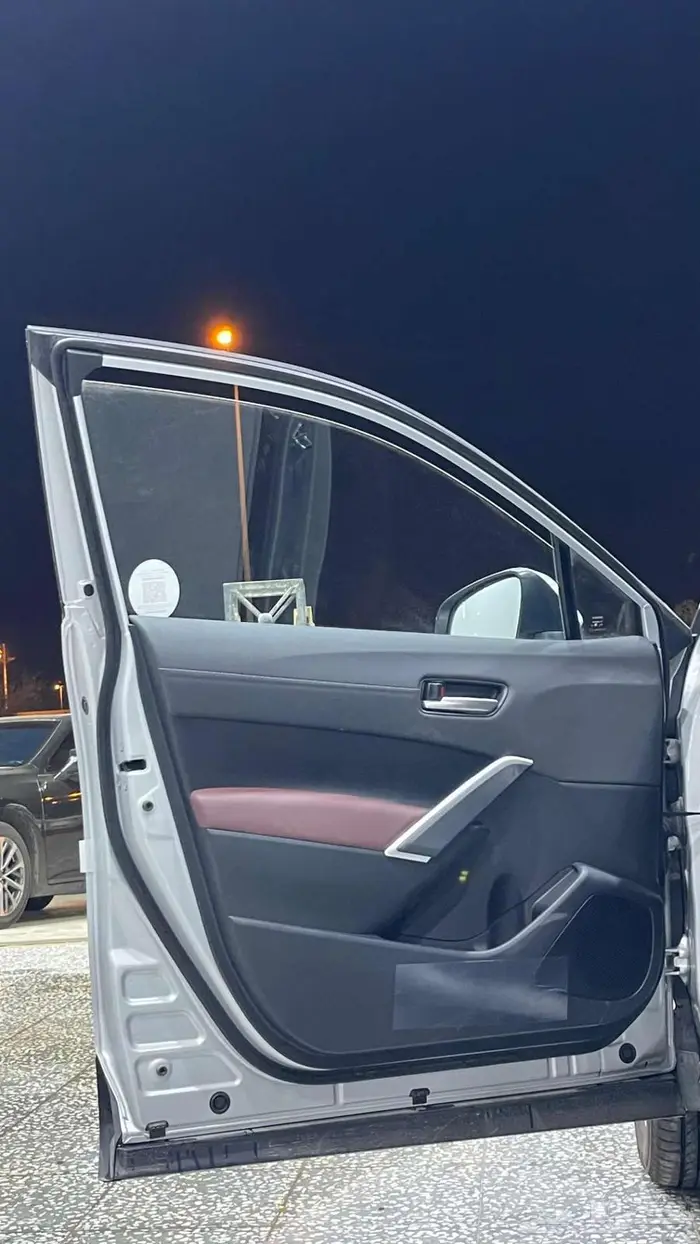تويوتا كورولا كروس XLE نص فل م 2025 عرض خاص 6