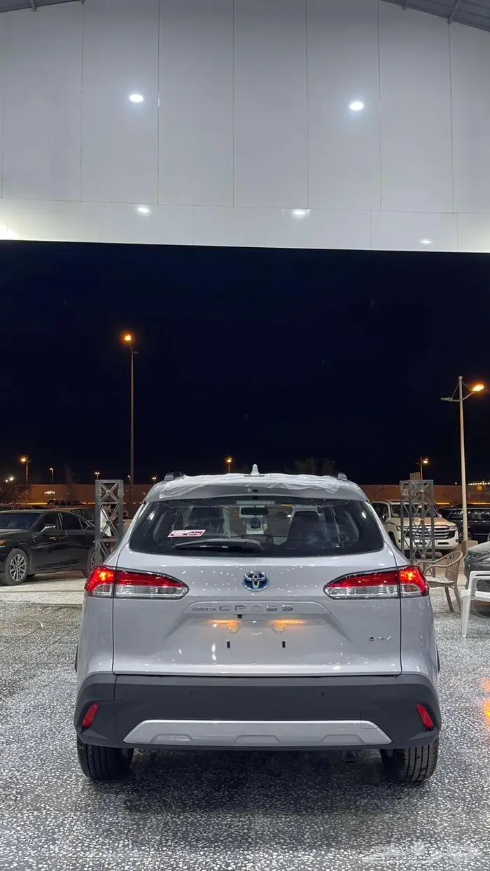 تويوتا كورولا كروس XLE نص فل م 2025 عرض خاص 3