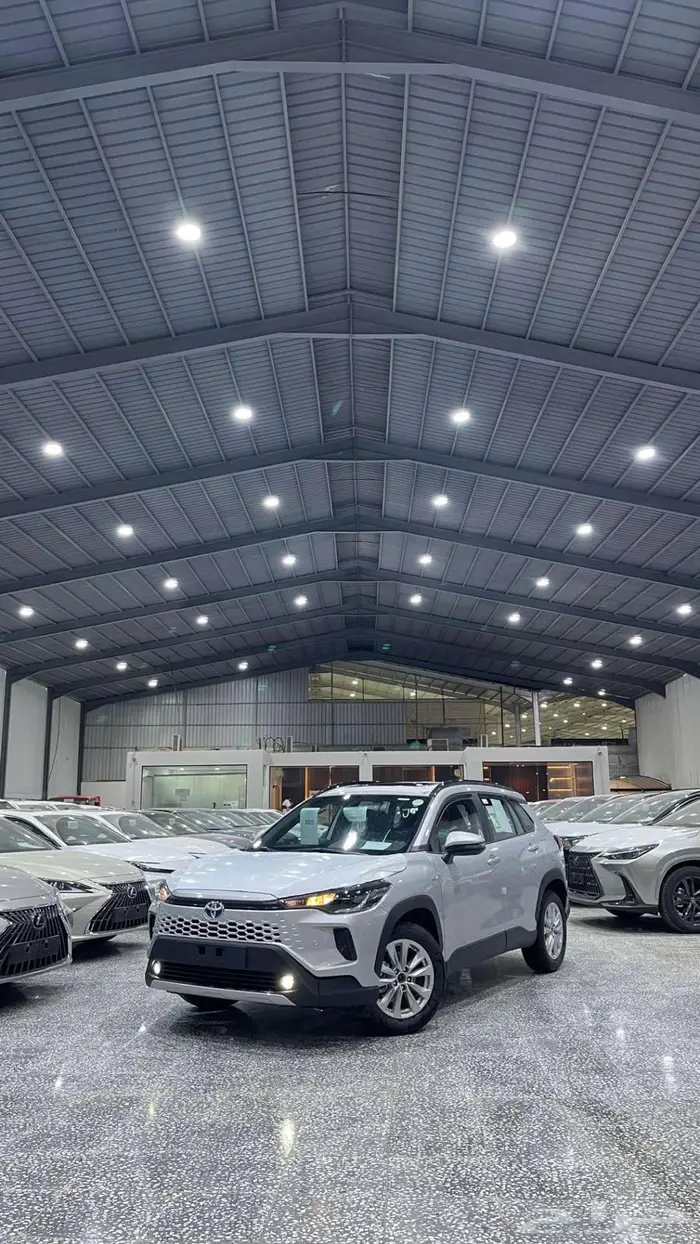 تويوتا كورولا كروس XLE نص فل م 2025 عرض خاص 1
