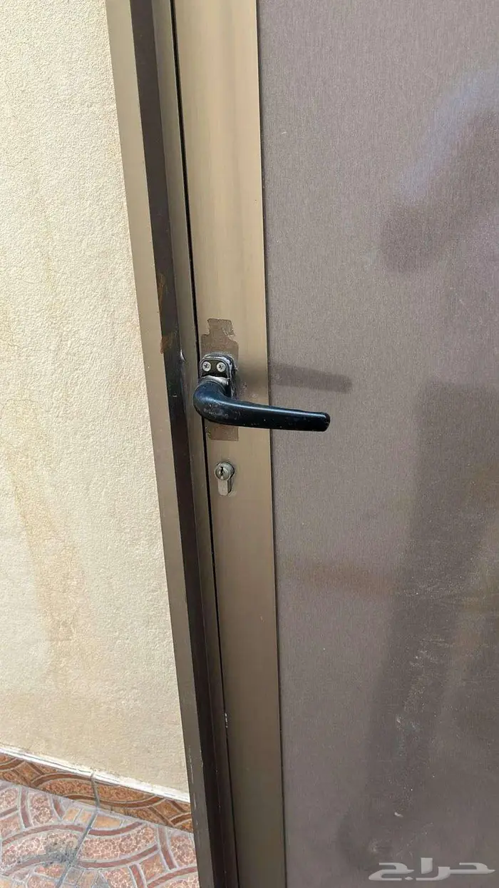 للبيع باب المنيوم ونافده 4