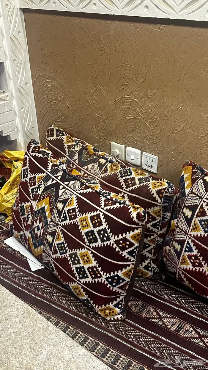 اثاث مكون من مخاد وثلاجة وفرن 2