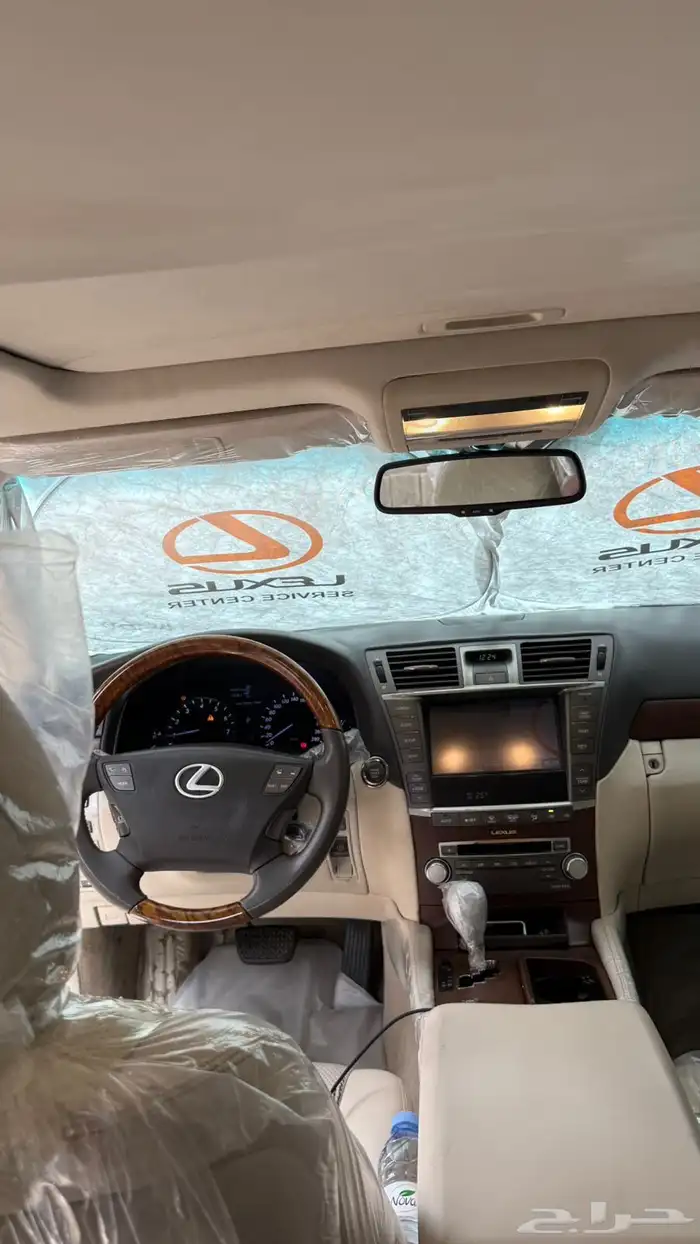 للكزس LS460. 2012 9
