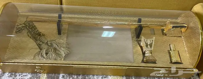 مجموعة من بوكسات الهدايا و الدروع 0