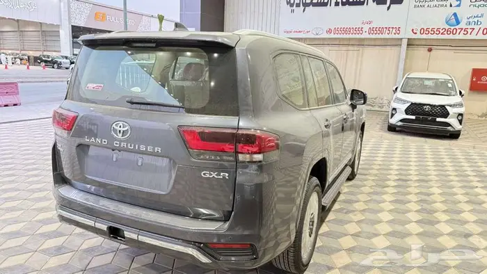 لاند كروزر GXR-L4بنزين رمادي 2025 5