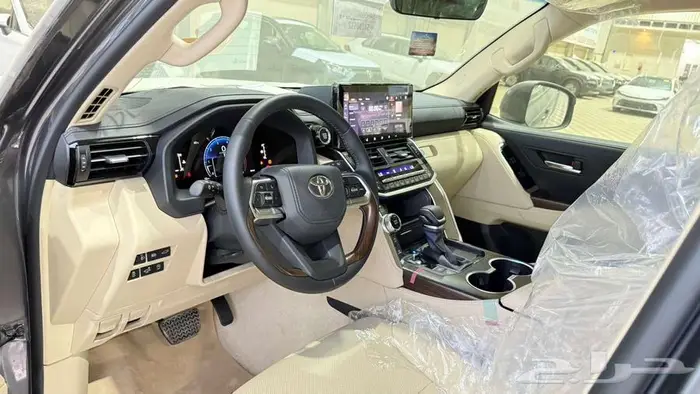 لاند كروزر GXR-L4بنزين رمادي 2025 11