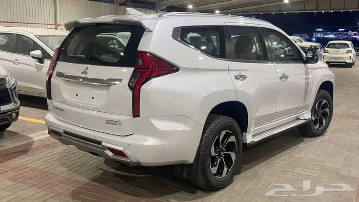 ميتسوبيشي مونتيرو نص فل موديل 2025 بنزين 3