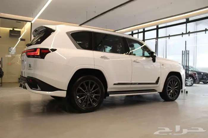 لكزس LX600 F-sport 2025 4