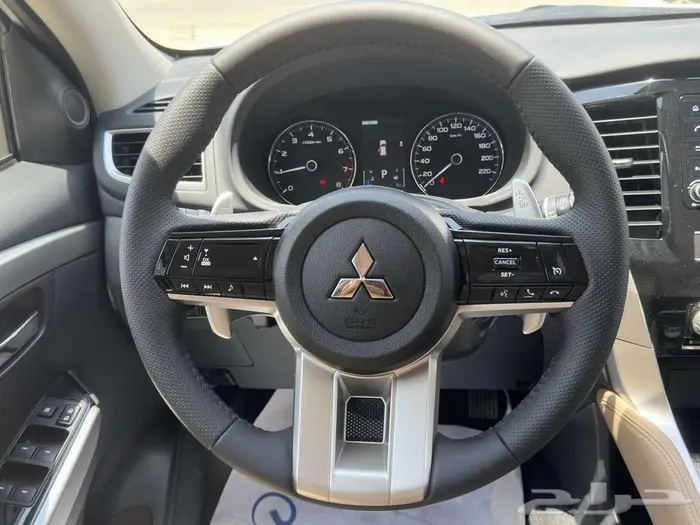 ميتسوبيشي مونتيرو ستاندر موديل 2025 بنزين 8