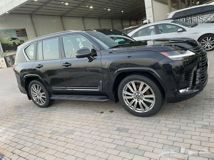 لكزس LX-600 VIP سعودي 2023 بلاك ادشن 9
