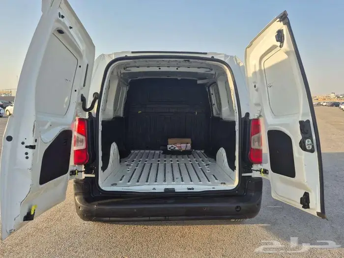 بيجو بارتنر Long van 2022 8