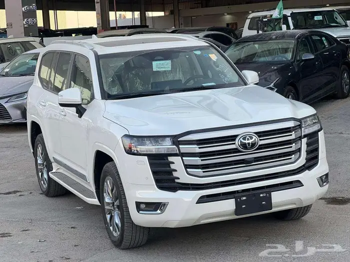 لاندكروزر GXR4 بنزين 2025 1